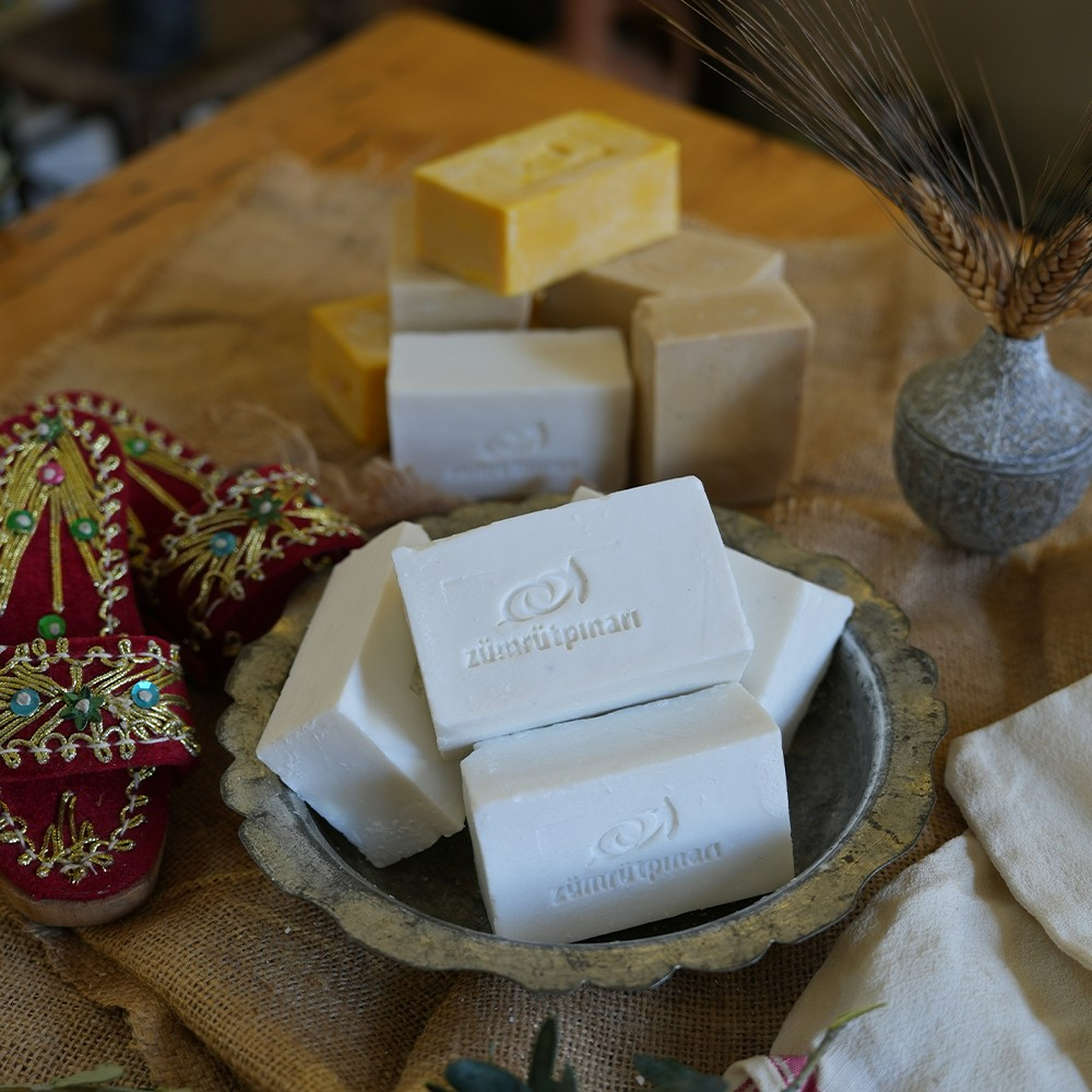 Defne Yapraklı Sabun